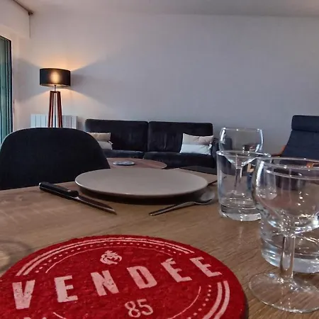 Grand Bleu 2 - Balcon Sur L Ocean, Piscine Et Parking Les Sables-dʼOlonne